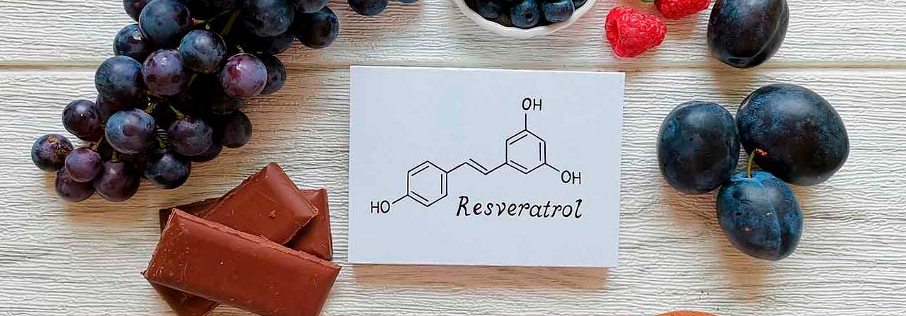 El resveratrol, presente en la uva es un antioxidante que protege las células de la piel contra los daños ambientales
