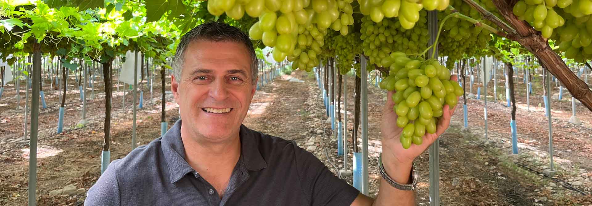 Tomas Rosatto presentando una uva nueva